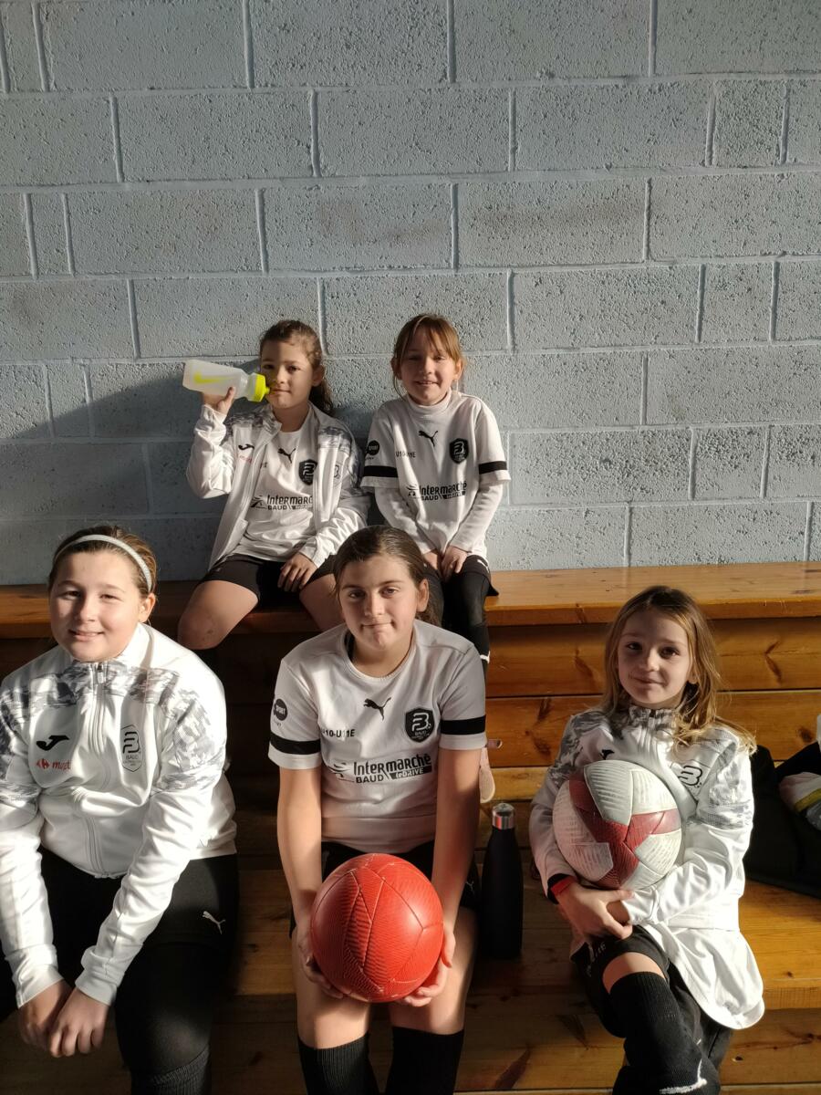Les U11 F en futsal à Crédin