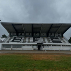 UNE TRIBUNE AUX COULEURS DU CLUB
